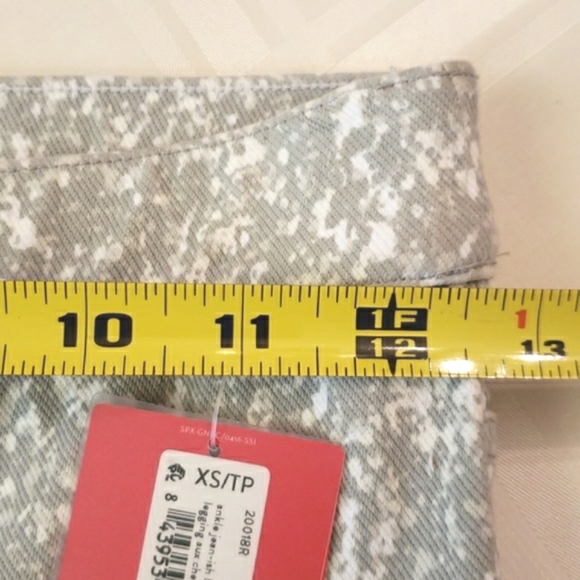 New Spanx Ankle Jean-ish Leggings XS - Picture 6 of 10